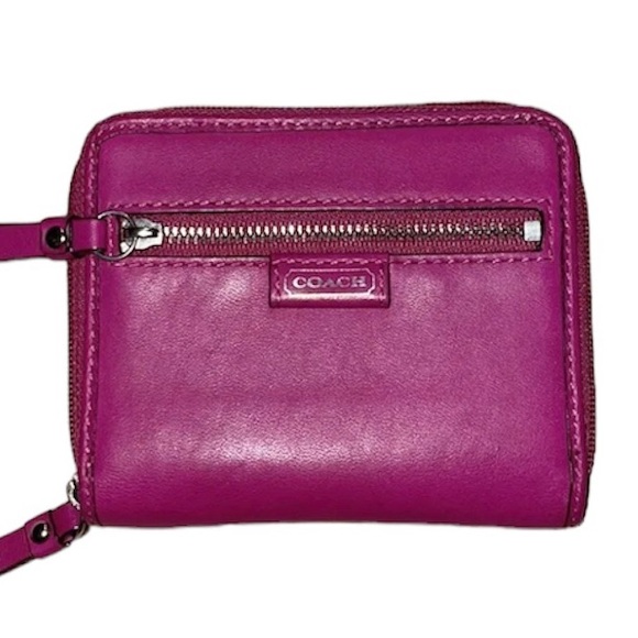 Coach wallet zip around Magenta NWT /with Defects - Picture 1 of 7